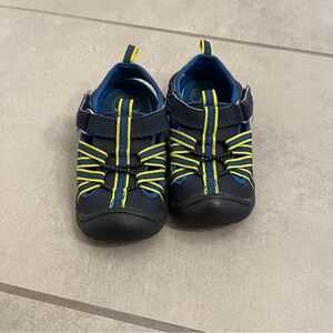Child Of Mine by Carter’s Blue and Yellow Velcro Toddler Boy Sandals Size 6